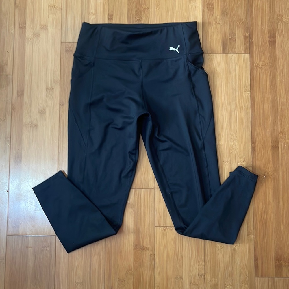 Puma leggings. Small side pockets. Size M